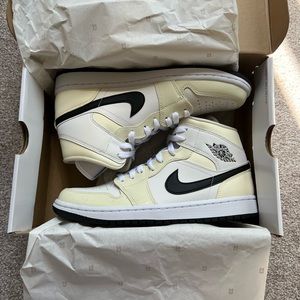 Nike Women Air Jordan 1 Mid